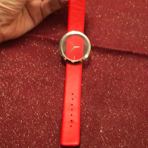 Beautiful red watch - Picture 2 of 2